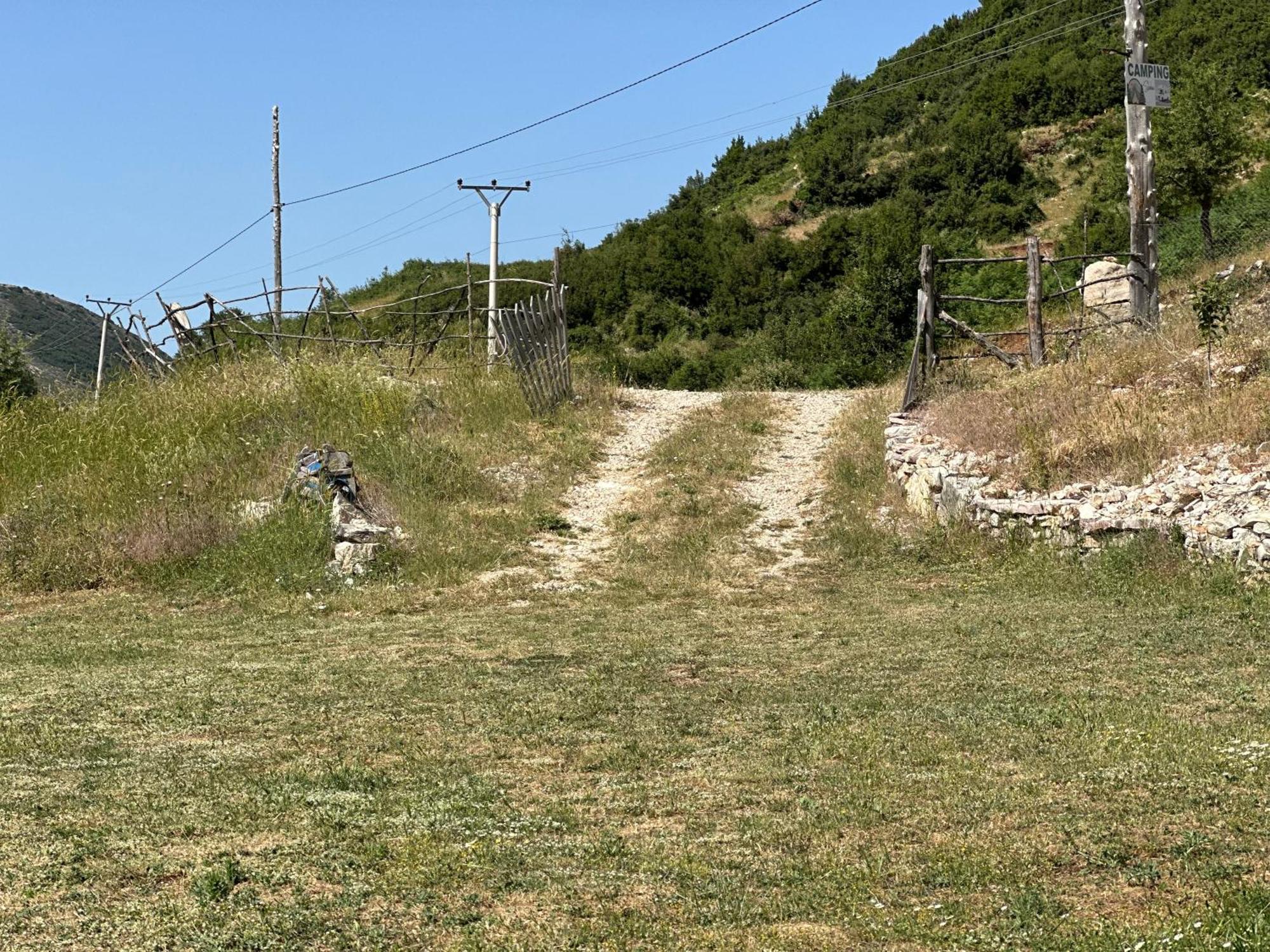 Camping Lekdushi - Shehu Hotel Tepelene ภายนอก รูปภาพ